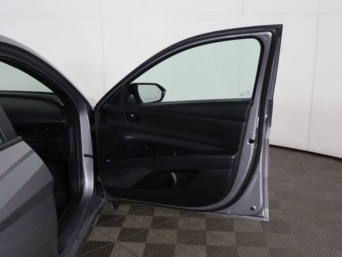 Used 2025 Hyundai Elantra Sport FWD image 17