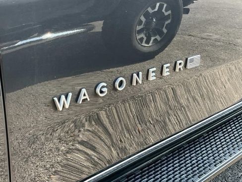 Used 2022 Jeep Wagoneer Series III w/ Flexible Seating Group AWD/4WD image 9
