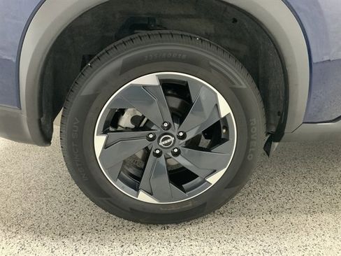 Used 2024 Nissan Rogue SV image 11