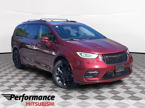 Used 2022 Chrysler Pacifica Limited w/ S Appearance Package image 1