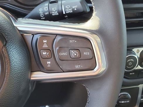 Used 2025 Jeep Wrangler Sahara w/ Safety Group image 11