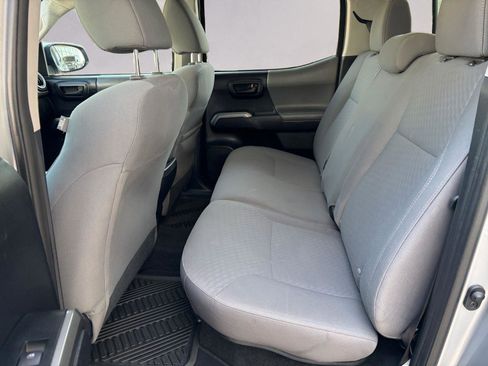 Used 2020 Toyota Tacoma SR5 w/ SR5 Appearance Package (SM) image 13