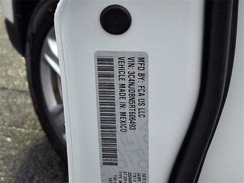 Used 2024 Jeep Compass Latitude image 27