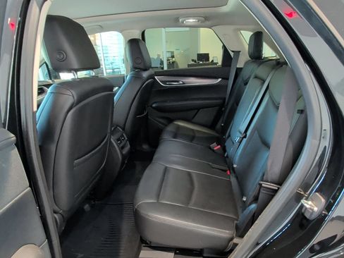 Used 2018 Cadillac XT5 Luxury w/ Driver Awareness Package AWD/4WD image 11