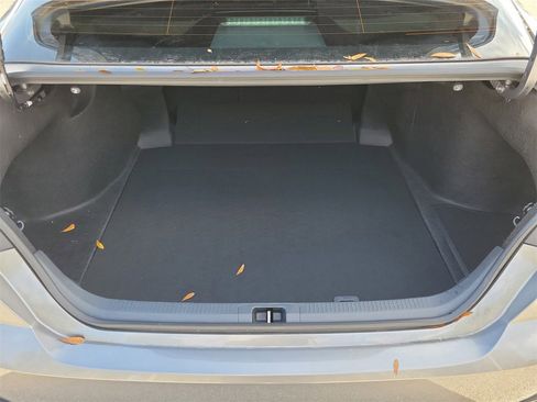 Used 2025 Toyota Camry SE image 9