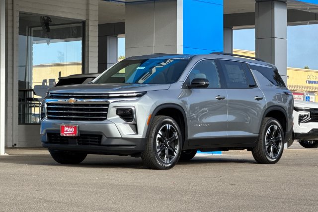 New 2027 Chevrolet Traverse LT w/ Sun and Wheel Package FWD image 13