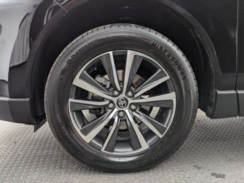 Used 2021 Toyota Venza LE AWD/4WD image 31
