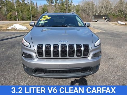 Used 2017 Jeep Cherokee Latitude w/ Cold Weather Group image 3