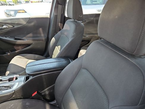 Used 2017 Chevrolet Malibu LT FWD image 8