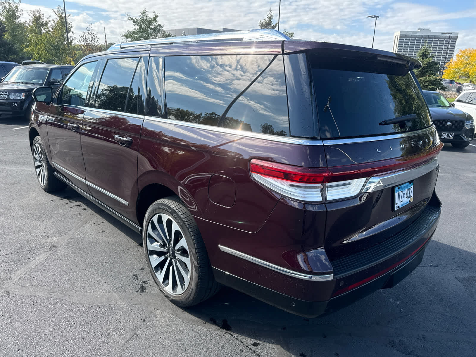 Used 2023 Lincoln Navigator L Reserve AWD/4WD image 3