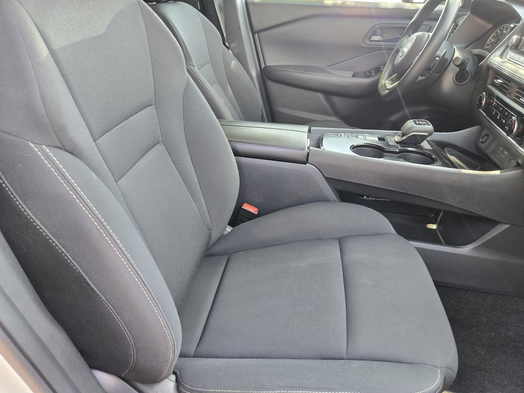 Used 2024 Nissan Rogue S FWD image 11