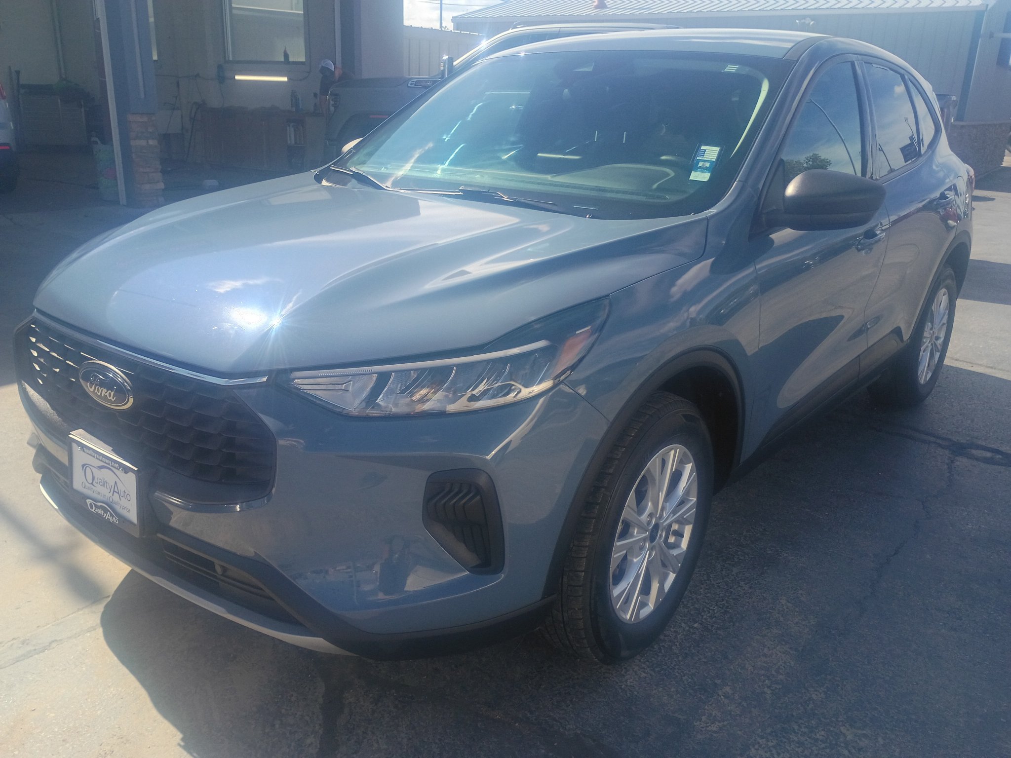 Used 2025 Ford Escape Active AWD/4WD image 2