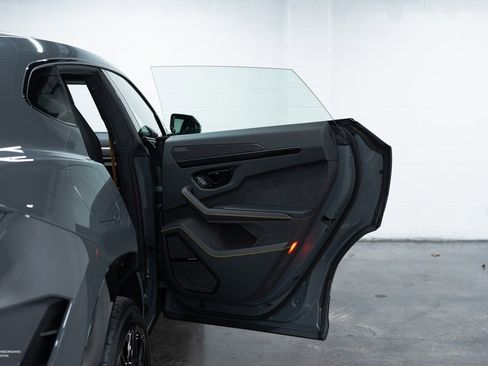 New 2025 Lamborghini Urus SE image 47