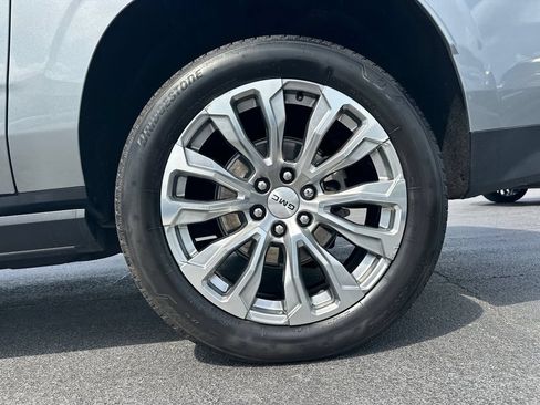 Used 2024 GMC Yukon XL Denali w/ Advanced Technology Package AWD/4WD image 20