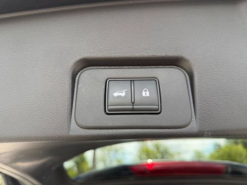 Used 2025 Nissan Rogue SV AWD/4WD image 23