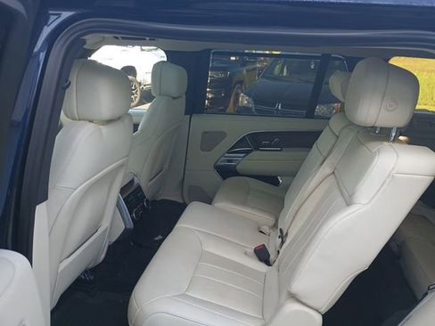 Used 2023 Land Rover Range Rover Long Wheelbase SE AWD/4WD image 9