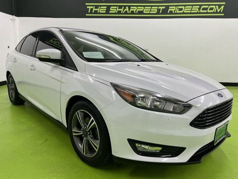 Used 2016 Ford Focus SE image 2