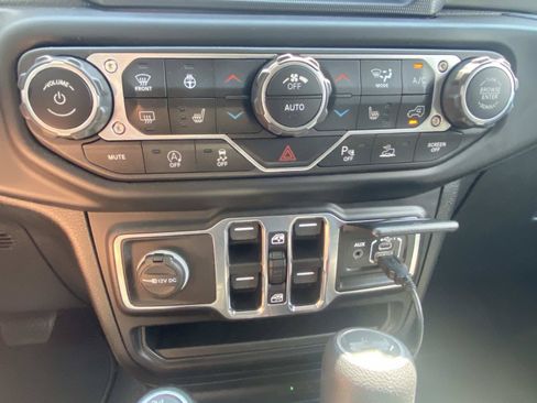 Used 2021 Jeep Wrangler Unlimited Sahara AWD/4WD image 28