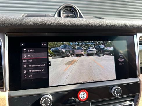 Used 2025 Porsche Macan image 27