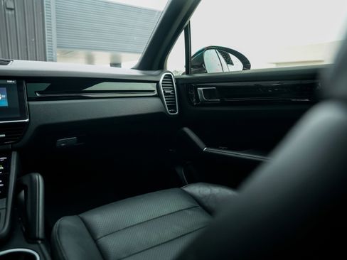 Certified 2019 Porsche Cayenne image 24