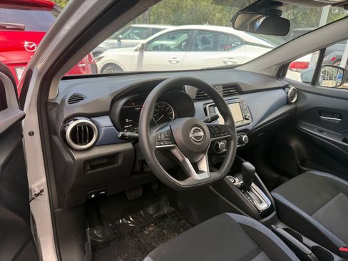 Used 2025 Nissan Versa SV FWD image 31