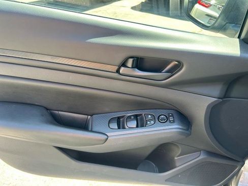 Used 2025 Nissan Altima 2.5 S FWD image 7