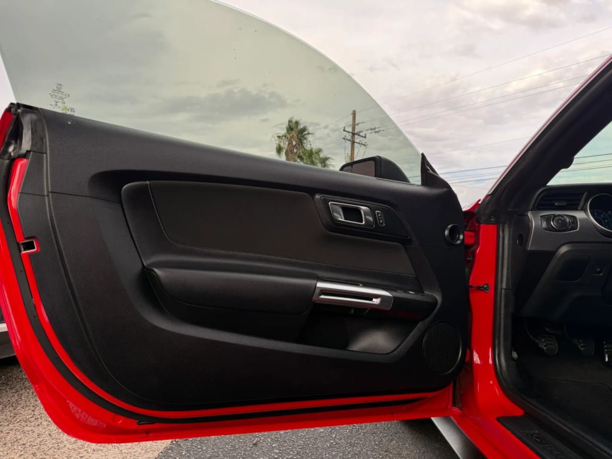 Used 2018 Ford Mustang GT w/ Black Accent Pkg RWD image 31