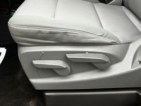 Used 2018 Chevrolet Silverado 1500 Custom w/ Custom Value Package AWD/4WD image 22