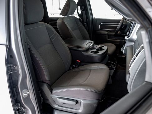 Used 2024 RAM 2500 Big Horn w/ Sport Appearance Package image 29