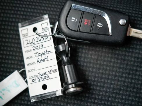 Used 2019 Toyota RAV4 LE w/ All Weather Liner Package AWD/4WD image 25