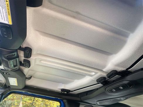 Used 2024 Jeep Wrangler Sport S image 17