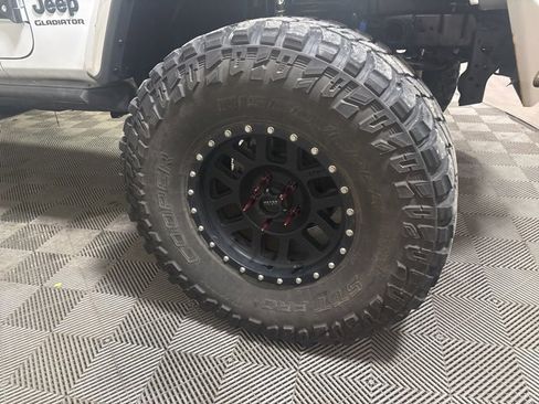 Used 2021 Jeep Gladiator Willys image 56