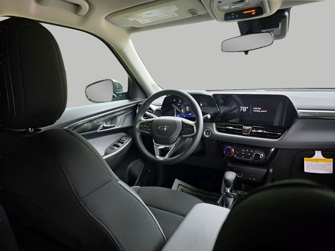 New 2026 Chevrolet TrailBlazer LT w/ Midnight Edition FWD image 8