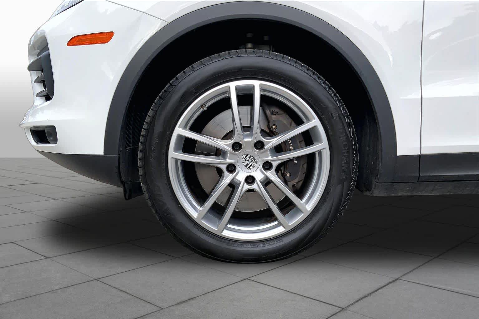 Used 2023 Porsche Cayenne AWD/4WD image 11