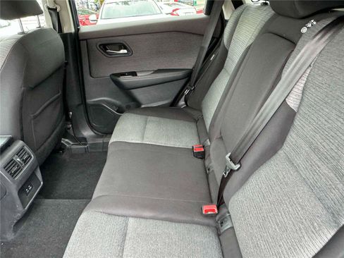 Used 2022 Nissan Rogue SV image 16