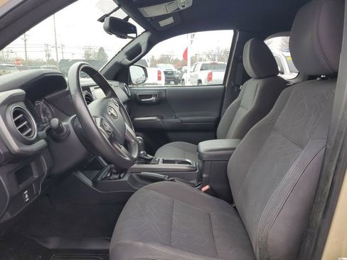 Used 2017 Toyota Tacoma SR5 image 5