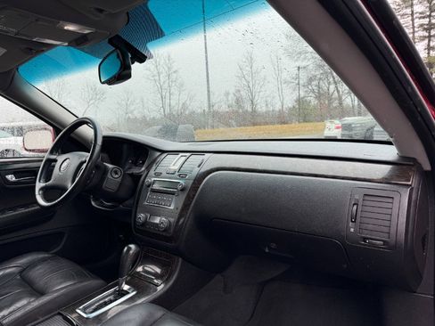 Used 2011 Cadillac DTS 4dr Sdn Base image 19