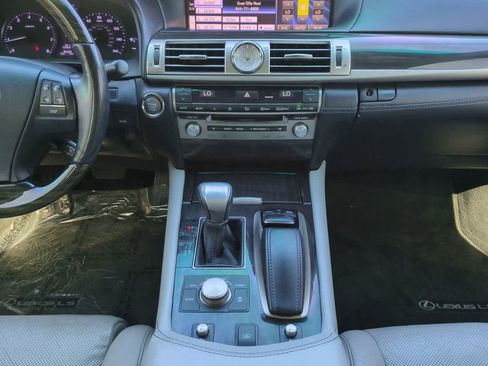 Used 2014 Lexus LS 460 w/ Comfort Package RWD image 18