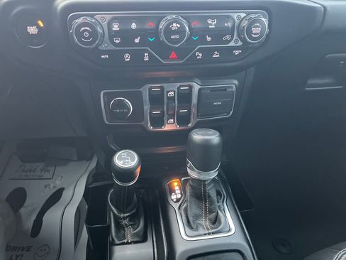 Used 2021 Jeep Wrangler Unlimited Sahara image 19