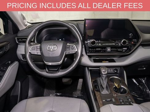 Certified 2024 Toyota Highlander Limited AWD/4WD image 7