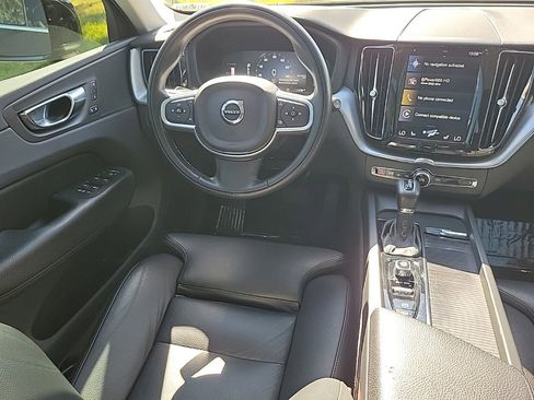 Used 2019 Volvo XC60 T5 Momentum w/ Premium Package image 10