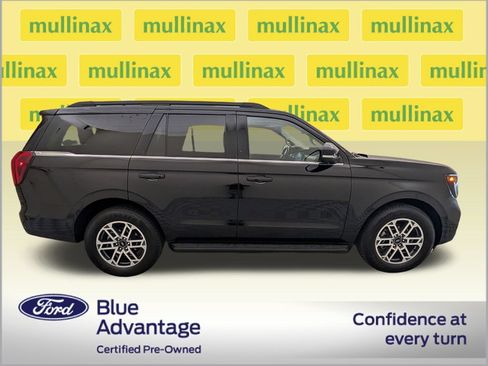Used 2025 Ford Expedition Active RWD image 2