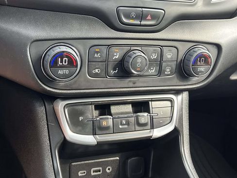 Used 2023 GMC Terrain SLE w/ Driver Convenience Package FWD image 26