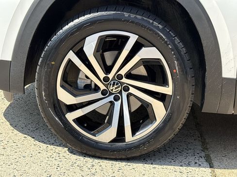 Used 2023 Volkswagen Atlas SEL AWD/4WD image 14