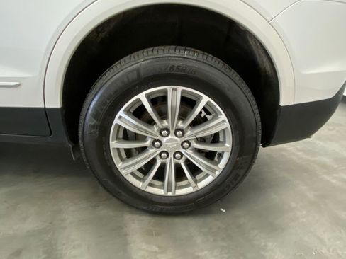 Used 2018 Cadillac XT5 Luxury w/ Driver Awareness Package AWD/4WD image 18