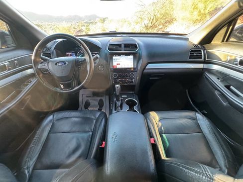 Used 2017 Ford Explorer XLT w/ Equipment Group 202A image 11