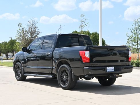 Used 2019 Nissan Titan SV w/ SV Convenience Package RWD image 7