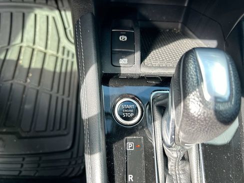 Used 2021 Nissan Kicks SR FWD image 16