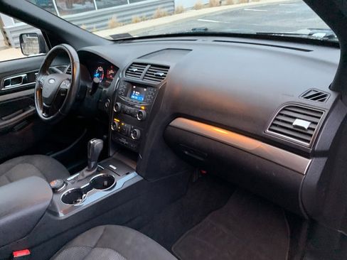 Used 2018 Ford Explorer XLT image 13