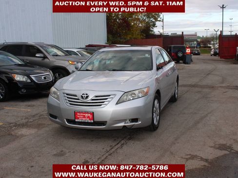 Used 2009 Toyota Camry XLE image 1